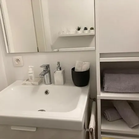 Lovely 1 Bedroom Appt With Terrace * Λιέγη
